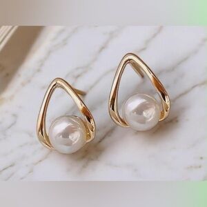 Brand new exquisite simple imitation Pearl inlaid gold tone earrings